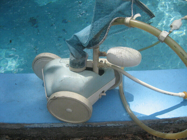 PISCINE  ROBOT POLARIS POOL CLEANER WITH BOOSTER PUMP dans Spas et piscines  à Ville de Montréal - Image 3