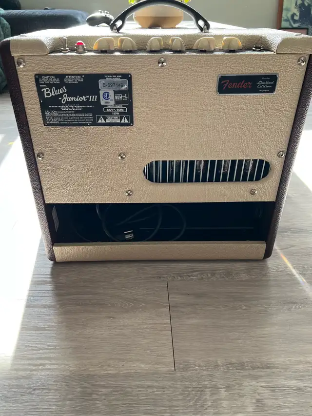 Fender Blues Junior III limited edition “Bordeaux”  guitar amp in Amps & Pedals in Edmonton - Image 6