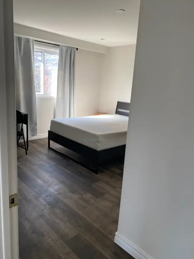 Second-floor master bedroom with private washroom in Room Rentals & Roommates in City of Toronto - Image 4