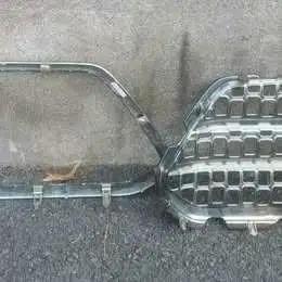 Grille de plastique pour pickup Toyota Tacoma 2017 in Auto Body Parts in Longueuil / South Shore - Image 4