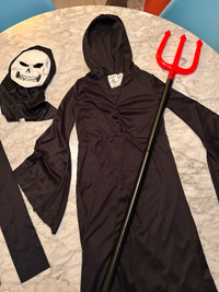Grim reaper costume with wings (Child size: 7-8)