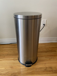 Stainless steel garbage can