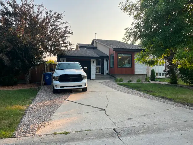 Island Lakes 2 bedroom home, utilities included. $1800/month