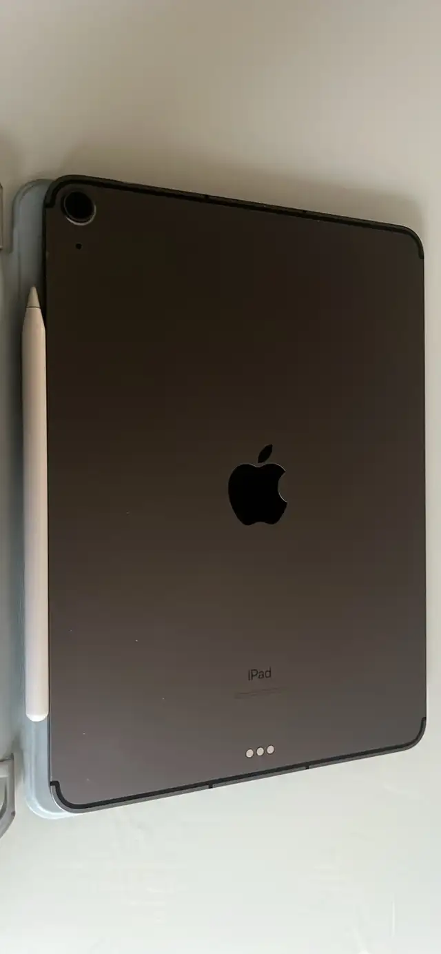 iPad Air 4th generation in iPads & Tablets in Edmonton - Image 4