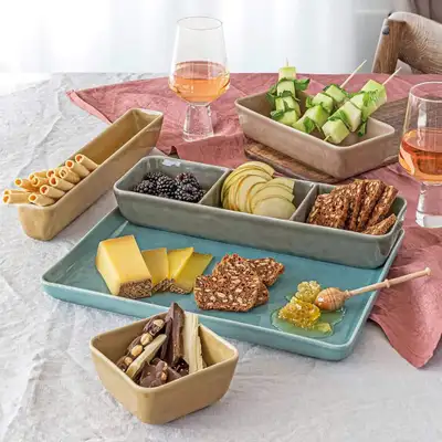 5-Piece Serving Set - Like New Excellent condition with no chips or damage. Retails for over $60 at...