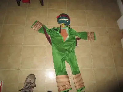 Mascouche Lanaudière spider man 15 $ ninja turtle 20 $ et j ai autres déguisement chez moi pour enfa...