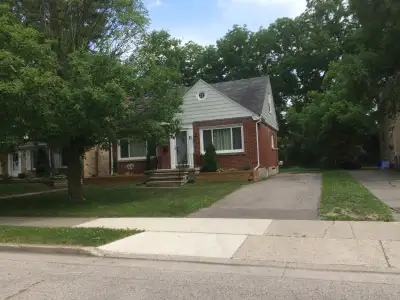 Spacious 5 bdrm house, steps from King's and Western Main gates. 5 car parking, 2 massive living are...