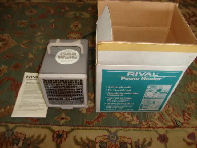 2 SMALL PORTABLE ELECTRIC HEATERS in Heaters, Humidifiers & Dehumidifiers in Norfolk County - Image 9