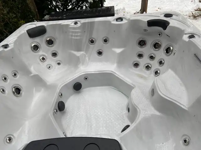 Door Crasher Sale! New 8 Seater Spas - 56 Jets- Free Delivery OT in Hot Tubs & Pools in Ottawa - Image 5