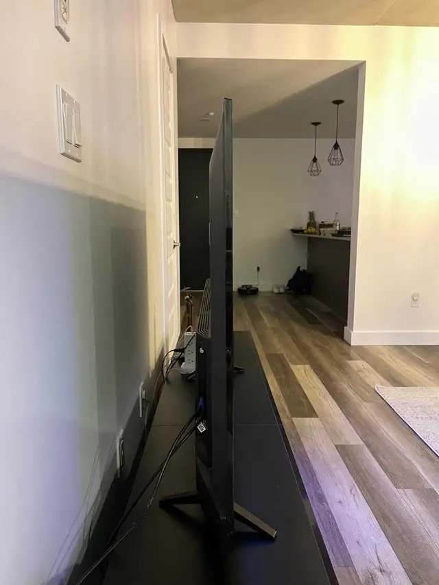 55" Hisense Smart TV in TVs in Gatineau - Image 3