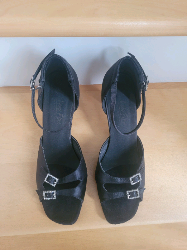 Like NEW Women's Size 8 Latin Dance Shoes . 2" Heel in Women's - Shoes in Bedford - Image 6