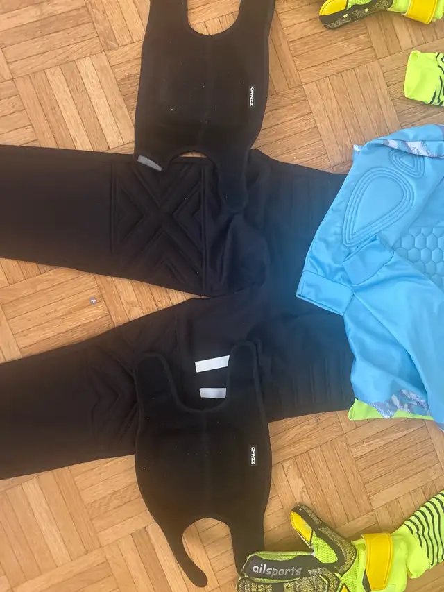 soccer/football complete goalie set  ( equipment ) in Football in Mississauga / Peel Region - Image 5