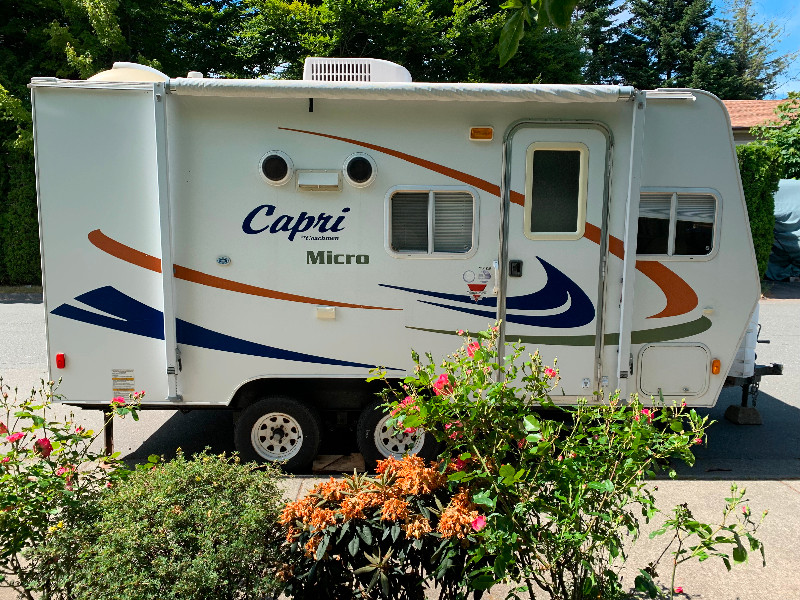 2006 coachmen Capri micro Travel Trailers & Campers Comox