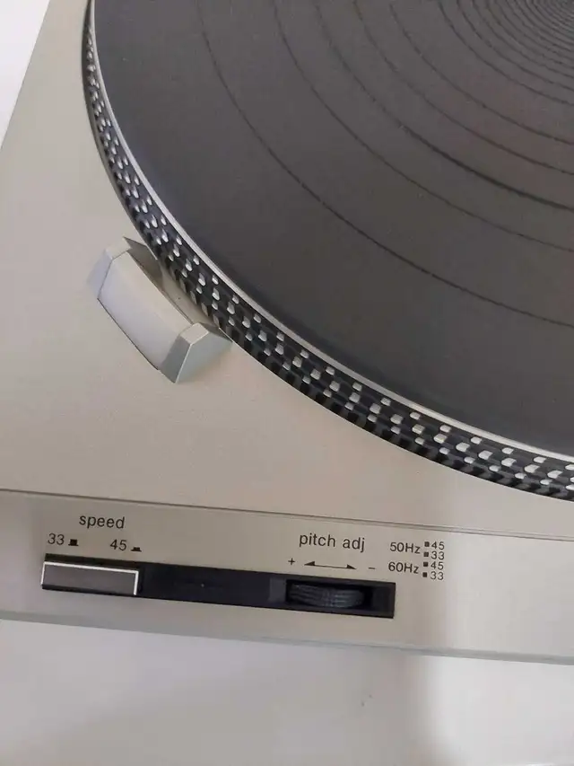 Vintage technics turntable in Stereo Systems & Home Theatre in Belleville - Image 8
