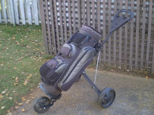 KNIGHT QUALITY (GOLF BAG) and ALUMINUM 3 WHEEL (FOULDING CART)