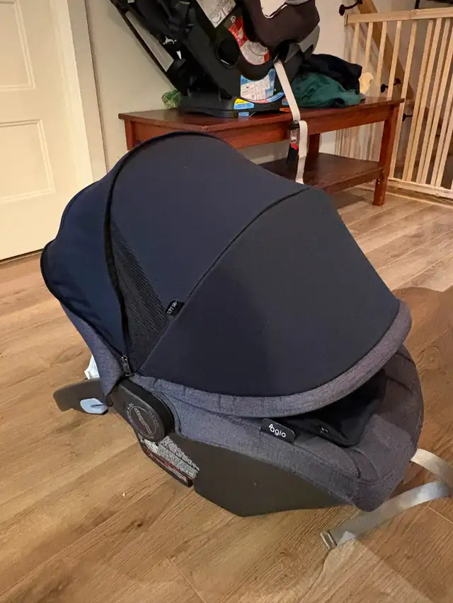 Siège d’auto bébé Peg Perego in Strollers, Carriers & Car Seats in City of Montréal - Image 5