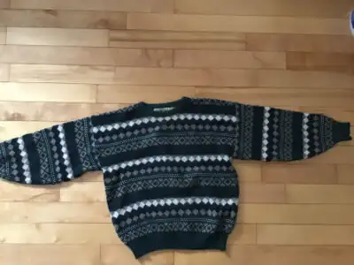 Men’s medium sweater/Sweater vest, View more
