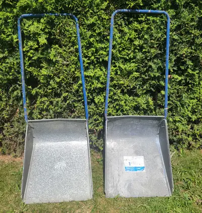 Pelle a neige 2 a vendre ~ $30.00 chaque ou les 2 pour $50.00 ~ ~~ Appelle moi Dan 514-754-2254