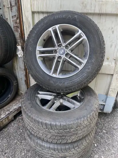 17” OEM Hyundai Santa Fe rims with 235-65-17 Motomaster winter edge tires. In very good condition. T...
