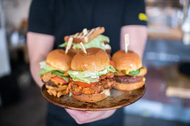 Sous-chef de cuisine in Bar, Food & Hospitality in Québec City - Image 8