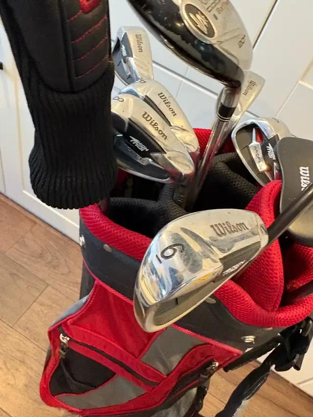 women’s right handed Wilson golf clubs and bag in Golf in Guelph - Image 4