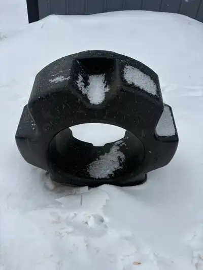 Got 2 extra 1000 lbs wheel weights for sale, would fit many different CNH tractors, hardware include...