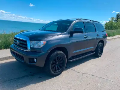 2016 Toyota Sequoia SR5 202,000 km, Extremely Clean, Leather Interior Comes with Husky liners front...
