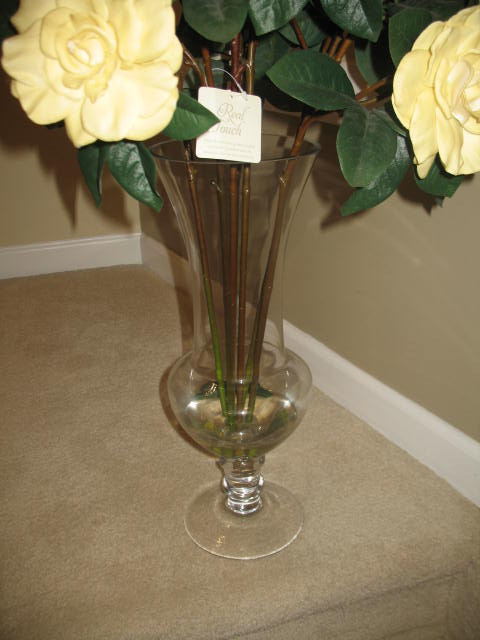 LARGE ARTIFICIAL ROSE FLOWER ARRANGEMENT in Home Décor & Accents in Strathcona County - Image 3