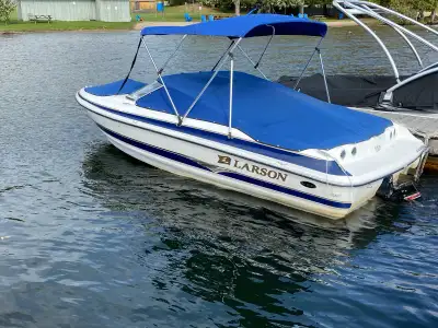 2004 Larson SEI 180 Bowrider! Enjoy quality time on the water this summer, it's perfect for family o...
