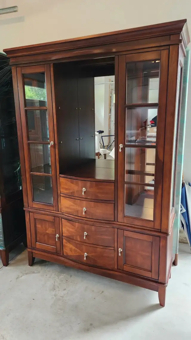 Dining Table Set- 6 chairs and Hutch in Dining Tables & Sets in Hamilton - Image 3