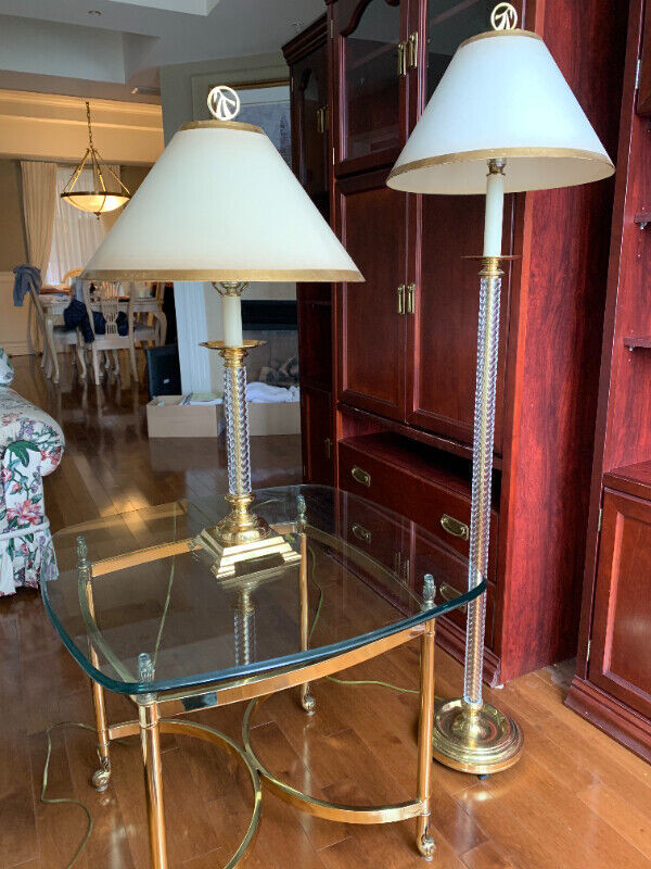 Table verre et laiton (lampes vendues) dans Décoration intérieure et accessoires  à Ville de Québec