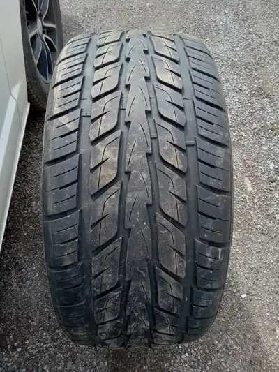 305/40/22 Speed King tire tread is almost new good for Mercedes, Audi, Porsche or Lamborghini SUV $1...