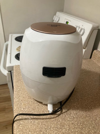 Pink and white air fryer