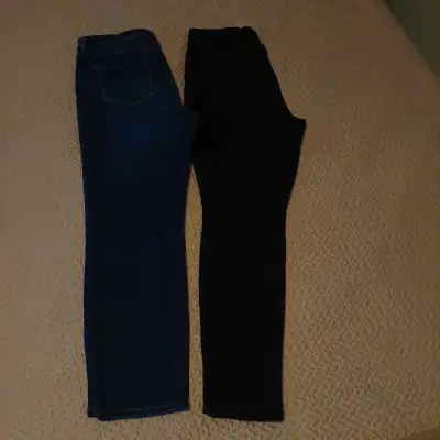 2 jeans 14 ans taille haute dont un noir Jordache et un bleu foncé Buffalo acheter trop grand. Je la...