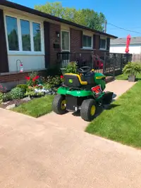 john deere lawn tractor.