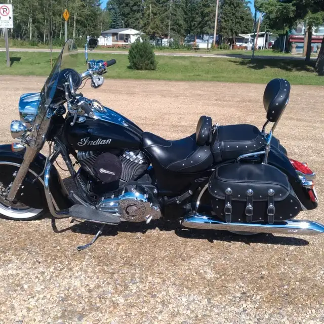 2014 Indian Chief Classic in Street, Cruisers & Choppers in Edmonton - Image 5