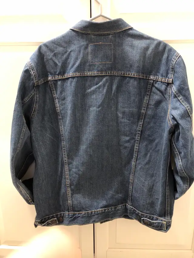 Men’s XXL denim Levi’s jacket in Men's in City of Toronto - Image 4