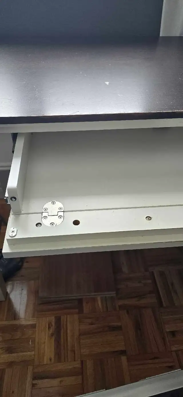 Desk with keyboard drawer. in Desks in Ottawa - Image 2