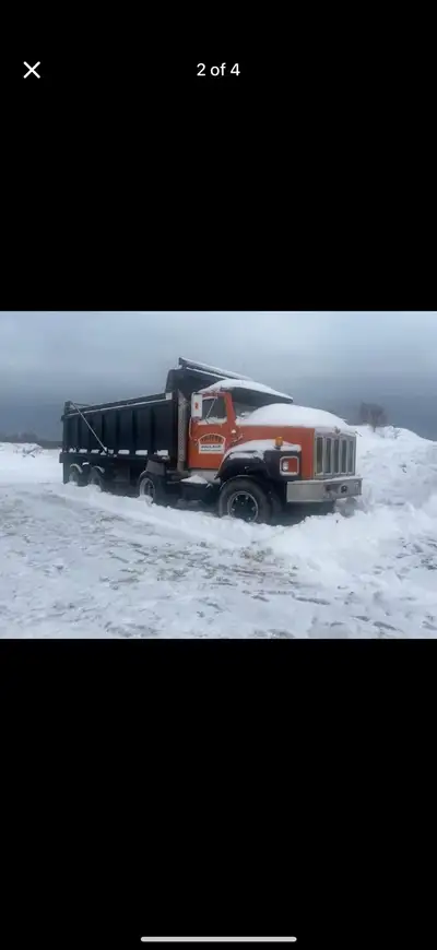 2600 International 13 speed Cummins (519)372-7195