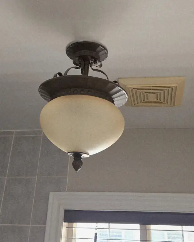 Semi Flush Mount Light fixture (bedroom / hallway / bathroom) in Indoor Lighting & Fans in Markham / York Region - Image 5
