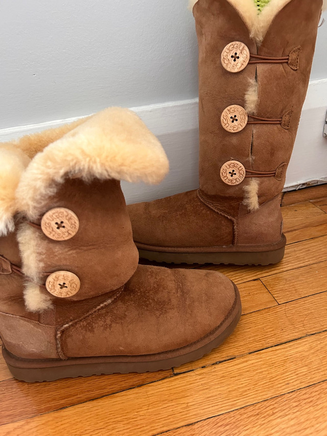 Ugg 3 button camel coloured cozy boots- Size 7 in Women's - Shoes in City of Toronto - Image 3
