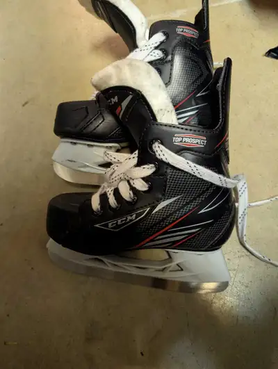 Youth hockey skates, View more