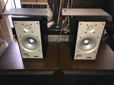 Infinity Primus P152 Bookshelf Speakers, View more