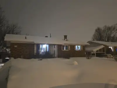 Spacieuse maison unifamiliale entièrement meublée à louer à Joliette, idéale autant pour une entrepr...