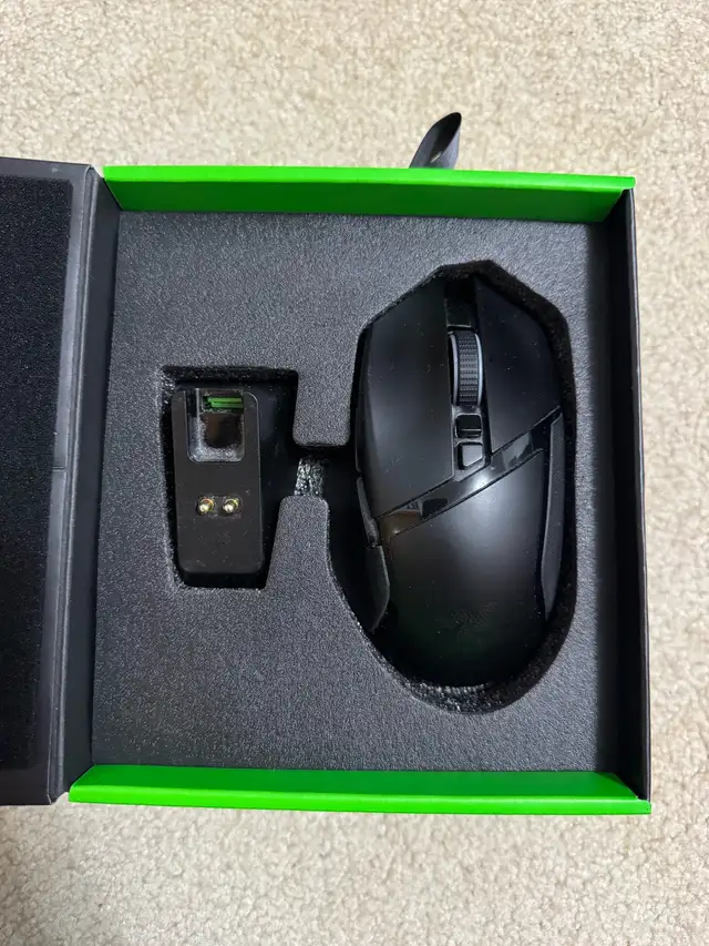 Razer Basilisk Ultimate w Dock in Speakers, Headsets & Mics in Thunder Bay - Image 3