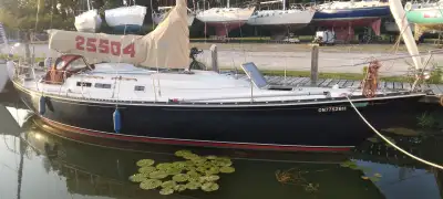 Ready to go Cruising or Racing. Turnkey. Full set of racing Doyle laminate sails. Separate Full set...