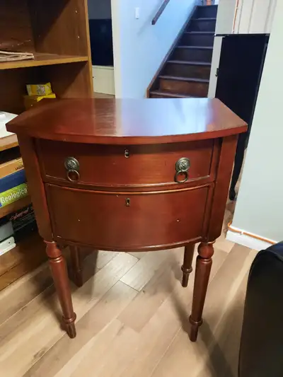 Hello Bombay shopper. I have a Bombay side table or could be used as hall table or book nook table....