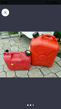 2 Small gasoline 5 L Jerry cans Brampton Mavis/Steeles L6Y0R5 