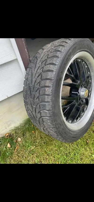Universal bolt pattern, will fit most cars. Winter tires are new (under 1000km on them). Whole packa...