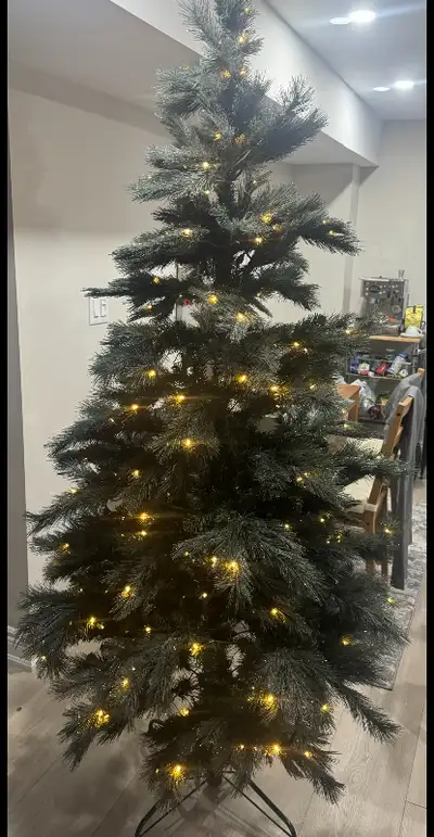 Gluckstein 7ft Pre Lit Willow Glitter Christmas Tree Sealed, View more